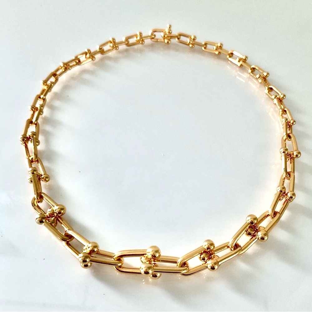 Gold Hardware Graduated Link U Necklace - Picture 4 of 12